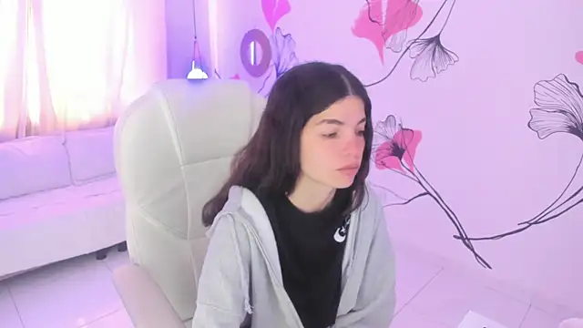 Isabela Fiorelli online show from March 3, 12:28 pm