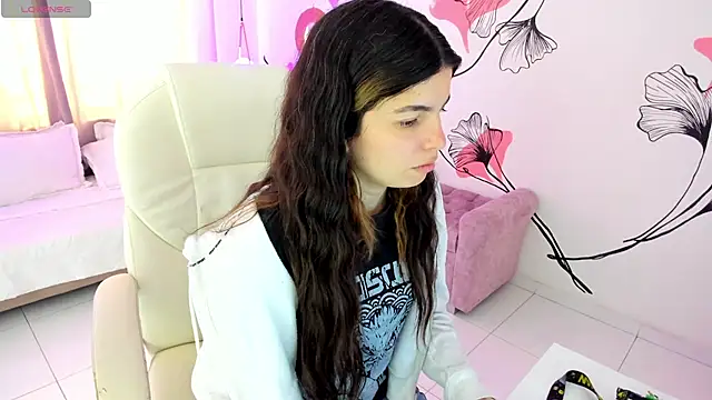 Isabela Fiorelli online show from June 13, 1:42 pm