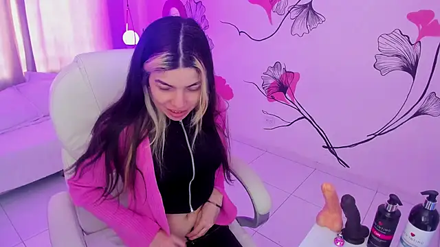 Isabela Fiorelli online show from November 18, 1:03 pm