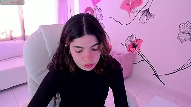 Isabela Fiorelli online show from June 2, 1:55 pm