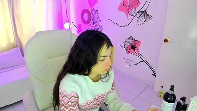 Isabela Fiorelli online show from November 10, 12:32 pm