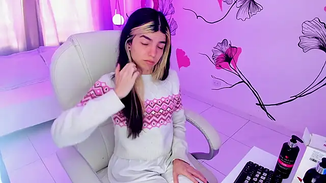 Isabela Fiorelli online show from November 14, 1:04 pm