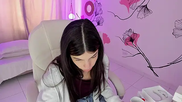 Isabela Fiorelli online show from January 13, 1:15 pm