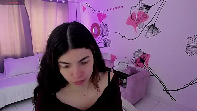 Isabela Fiorelli online show from May 7, 1:47 pm