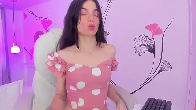 Isabela Fiorelli online show from February 21, 3:10 pm