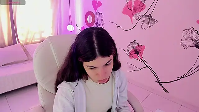 Isabela Fiorelli online show from May 3, 1:25 pm