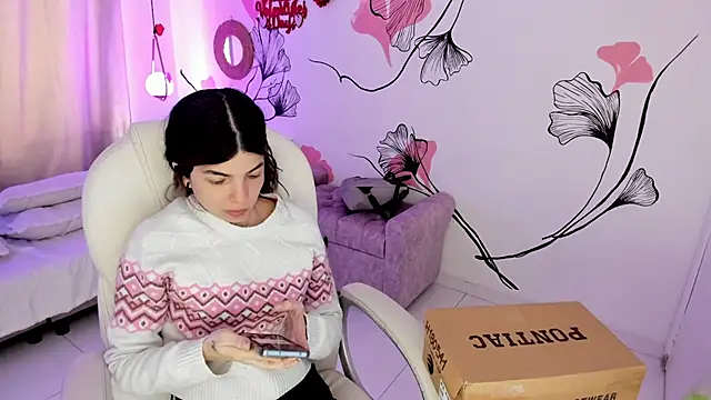 Isabela Fiorelli online show from February 13, 1:22 pm