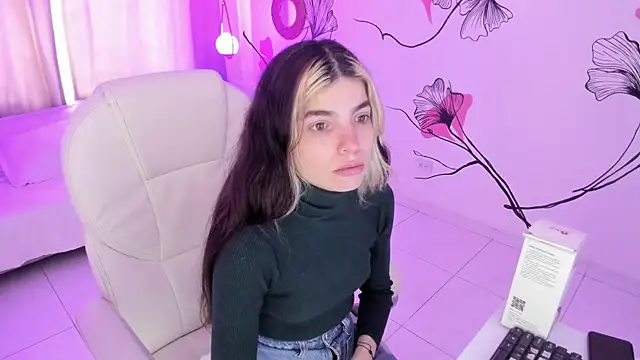 Isabela Fiorelli online show from October 31, 12:35 pm