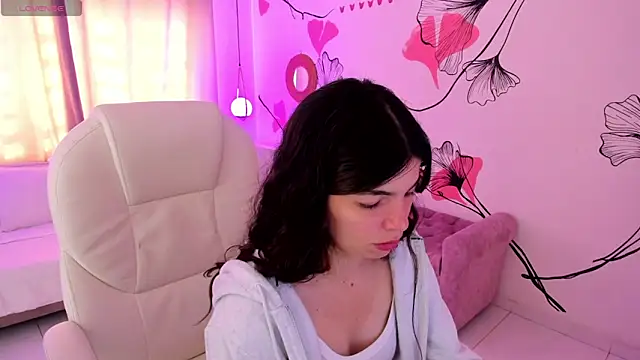 Isabela Fiorelli online show from June 14, 1:45 pm