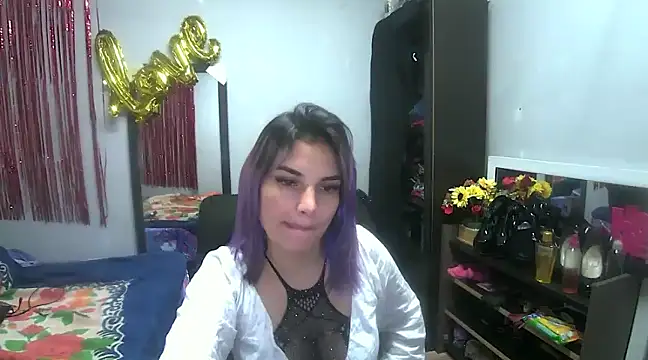 Snapshot of Girasol2630 chatting on February 15, 3:31 am Girasol2630 online show from February 15, 3:31 am
