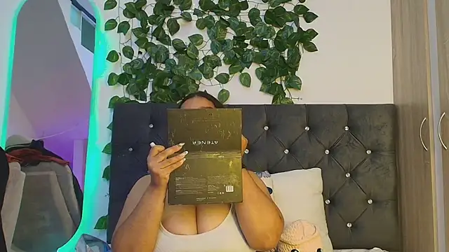 lauravince online show from June 20, 10:26 pm