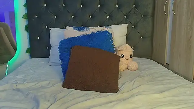 lauravince online show from July 2, 9:43 pm