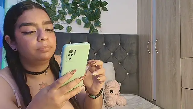 lauravince online show from July 10, 11:27 pm