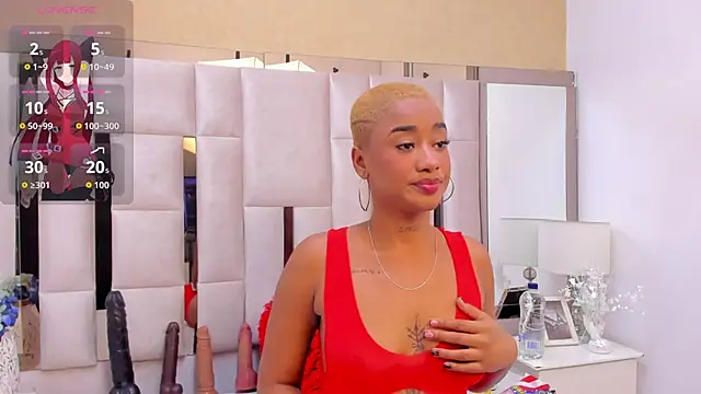 Snapshot of AgathaBladee chatting on November 20, 1:28 am AgathaBladee online show from November 20, 1:28 am