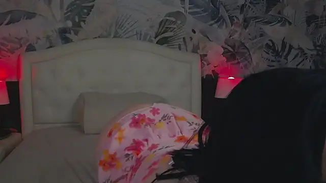 MaeveMoon online show from April 7, 6:32 pm