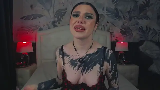 MaeveMoon online show from April 16, 9:15 pm