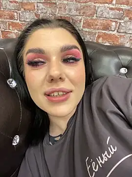 Snapshot of MaeveMoon chatting on February 5, 5:20 pm MaeveMoon online show from February 5, 5:20 pm