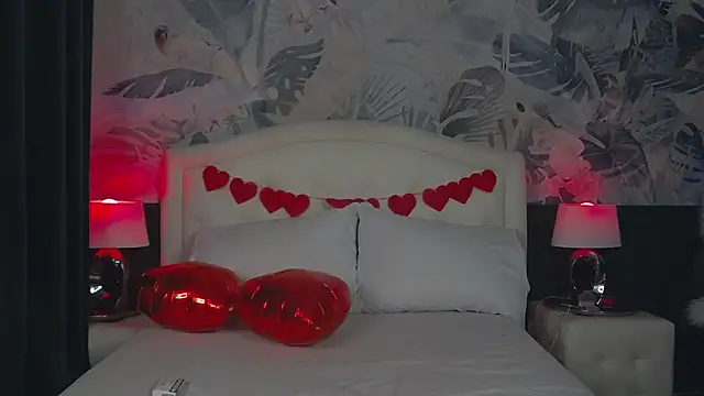 Snapshot of MaeveMoon chatting on February 16, 6:28 pm MaeveMoon online show from February 16, 6:28 pm