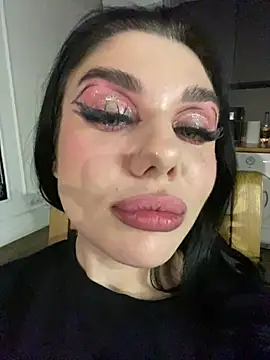 Snapshot of MaeveMoon chatting on February 1, 5:55 pm MaeveMoon online show from February 1, 5:55 pm