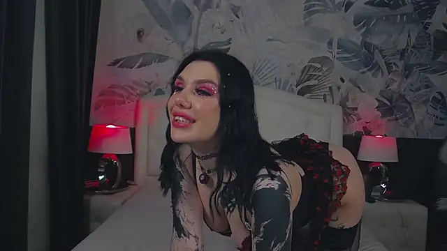 Snapshot of MaeveMoon chatting on February 21, 6:43 pm MaeveMoon online show from February 21, 6:43 pm