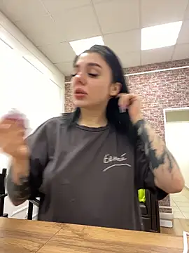 Snapshot of MaeveMoon chatting on February 4, 7:20 pm MaeveMoon online show from February 4, 7:20 pm