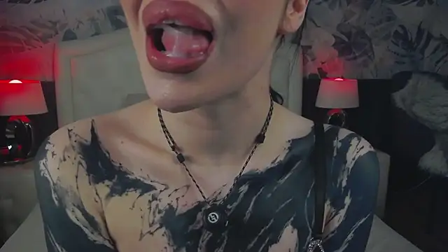 MaeveMoon online show from April 16, 9:39 pm