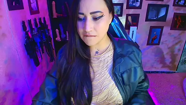 cherryy bombshelll online show from January 14, 4:54 pm