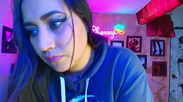 Snapshot of cherryy_bombshelll chatting on October 30, 4:48 pm cherryy bombshelll online show from October 30, 4:48 pm