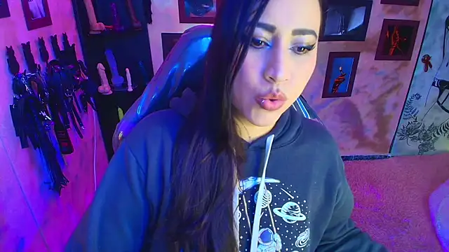 cherryy bombshelll online show from January 7, 5:18 pm