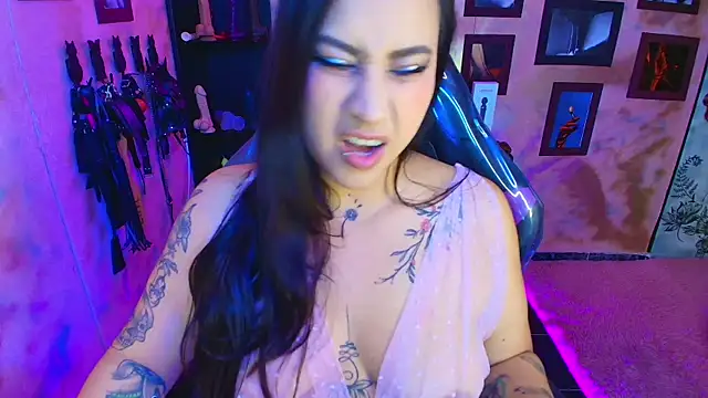 Snapshot of cherryy_bombshelll chatting on November 11, 5:41 pm cherryy bombshelll online show from November 11, 5:41 pm