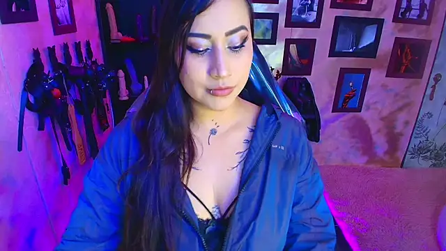 cherryy bombshelll online show from February 7, 6:27 pm