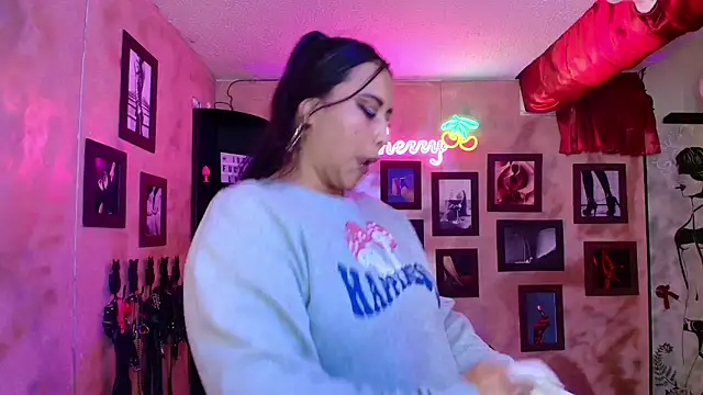 cherryy bombshelll online show from September 15, 4:51 pm