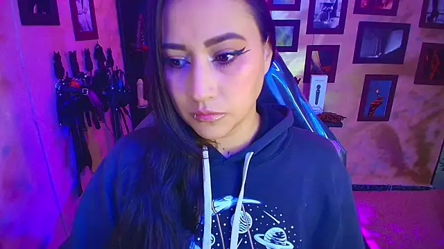 cherryy bombshelll online show from October 7, 3:35 pm