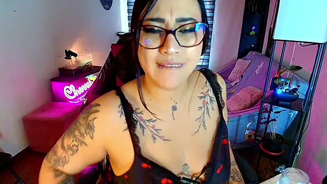 cherryy bombshelll online show from May 15, 3:21 pm