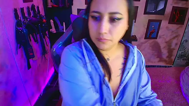 Snapshot of cherryy_bombshelll chatting on October 29, 5:56 pm cherryy bombshelll online show from October 29, 5:56 pm