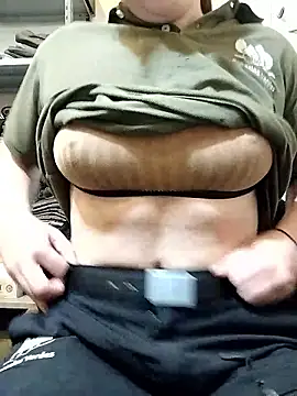 Snapshot of Ezella1 chatting on January 8, 12:11 pm Ezella1 online show from January 8, 12:11 pm