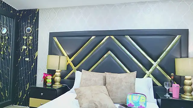 SophieWinsloow online show from December 21, 1:57 pm