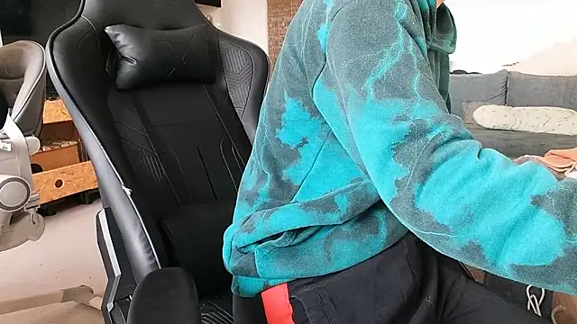 ademandjulia online show from February 21, 9:33 am