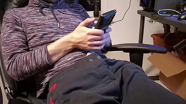 ademandjulia online show from February 6, 5:25 am