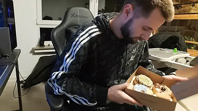 ademandjulia online show from March 16, 11:07 pm