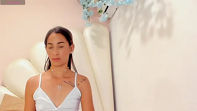 Snapshot of Olivia_Stevens chatting on February 16, 1:25 am Olivia Stevens online show from February 16, 1:25 am