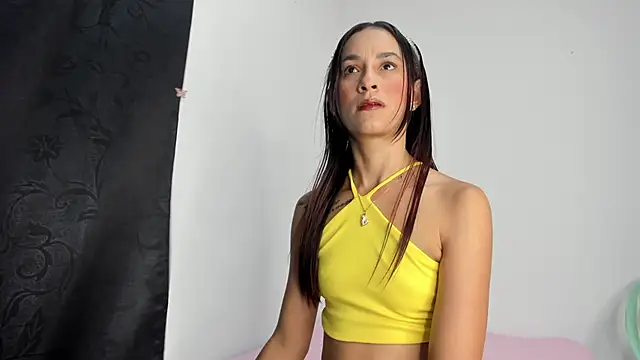 Snapshot of Olivia_Stevens chatting on April 5, 8:59 pm Olivia Stevens online show from April 5, 8:59 pm