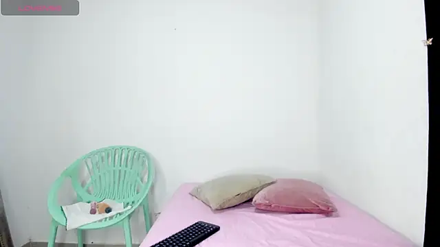 Snapshot of Olivia_Stevens chatting on May 2, 8:47 pm Olivia Stevens online show from May 2, 8:47 pm