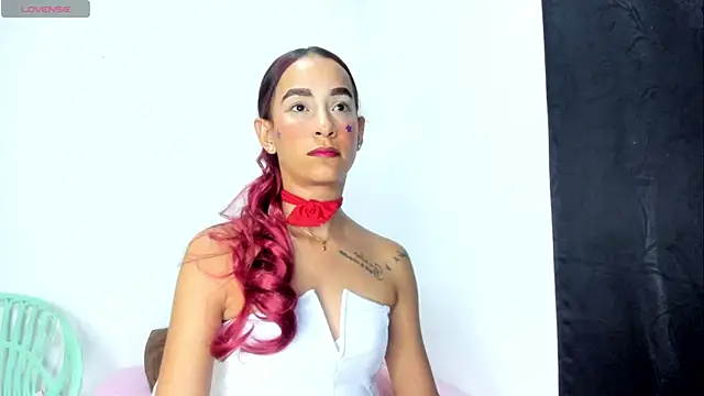 Snapshot of Olivia_Stevens chatting on June 18, 8:14 pm Olivia Stevens online show from June 18, 8:14 pm