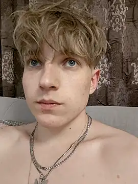 Snapshot of And25bn chatting on November 30, 11:05 pm And25bn online show from November 30, 11:05 pm