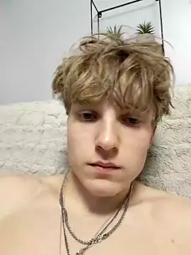 Snapshot of And25bn chatting on November 22, 5:56 pm And25bn online show from November 22, 5:56 pm