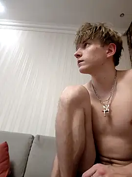 Snapshot of And25bn chatting on November 3, 8:56 pm And25bn online show from November 3, 8:56 pm