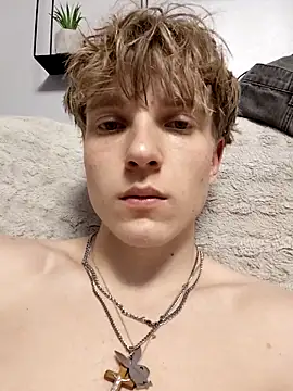 Snapshot of And25bn chatting on November 17, 2:26 am And25bn online show from November 17, 2:26 am