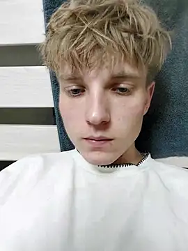 Snapshot of And25bn chatting on October 9, 10:54 pm And25bn online show from October 9, 10:54 pm