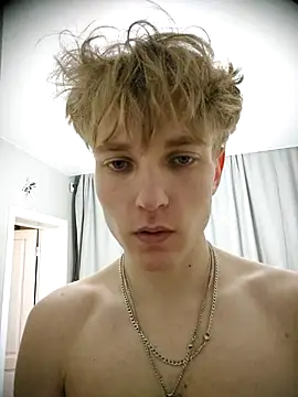 Snapshot of And25bn chatting on October 19, 8:22 pm And25bn online show from October 19, 8:22 pm